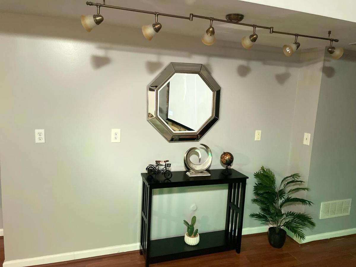 렉싱턴 Cute 2-Brm Walkout Apt With Pool Table And Theater 아파트 외부 사진