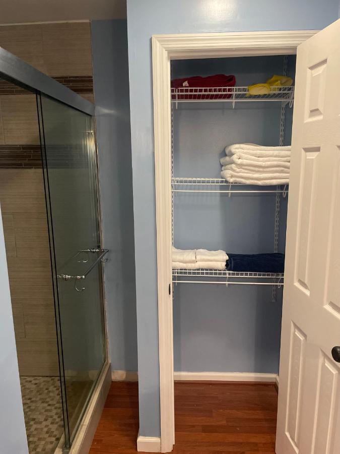 렉싱턴 Cute 2-Brm Walkout Apt With Pool Table And Theater 아파트 외부 사진