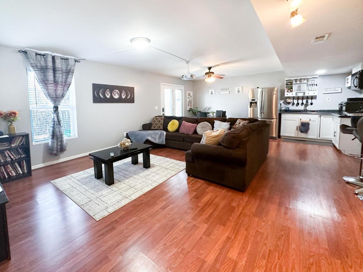렉싱턴 Cute 2-Brm Walkout Apt With Pool Table And Theater 아파트 외부 사진